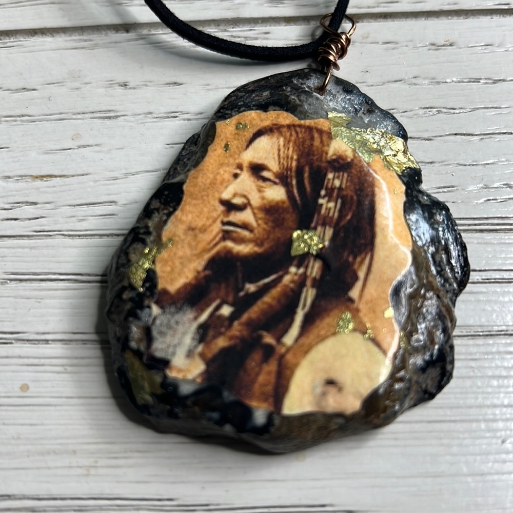 Agate Stone with Indian Image Pendant Necklace